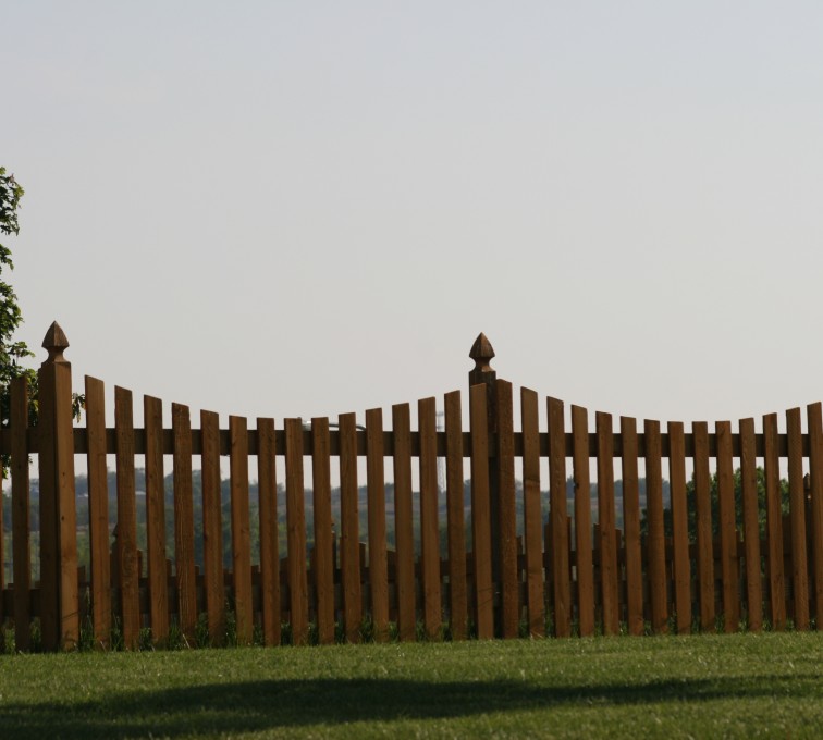 AFC Grand Island - Wood Fencing, 1006 4' undescallop picket